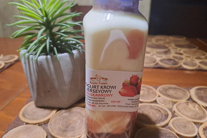 Jogurt krowi jerseyowy truskawkowy 250 ml