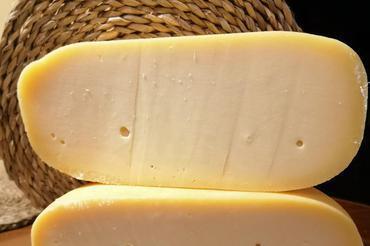 Ser krowi półtwardy 200 g